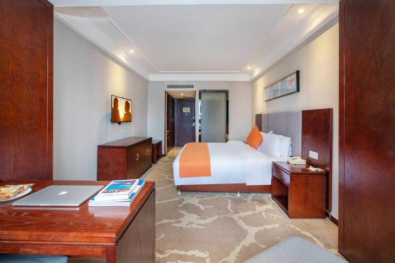 Huzhou Wealth Hotel Ngoại thất bức ảnh